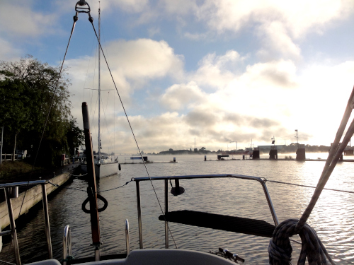 Brunsbüttel morgens im Hafen