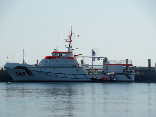 "Hermann Marwede" mit Tochterboot "Verena"