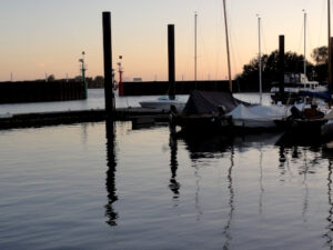 Yachthafen Wedel am Abend
