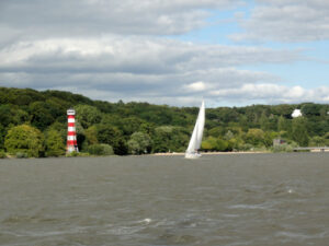 "Regatta" vorm Rissener Leuchtturm